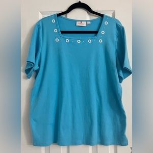 Quacker Factory Top Large blue Square Neck circle and rhinestone Embellishing
